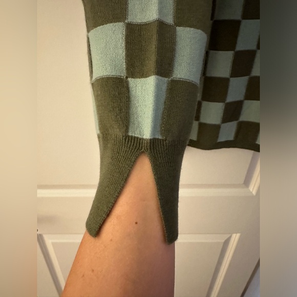 Happy Sheep NWT size Medium oversized green squares with hints of blue V neck - Picture 6 of 9